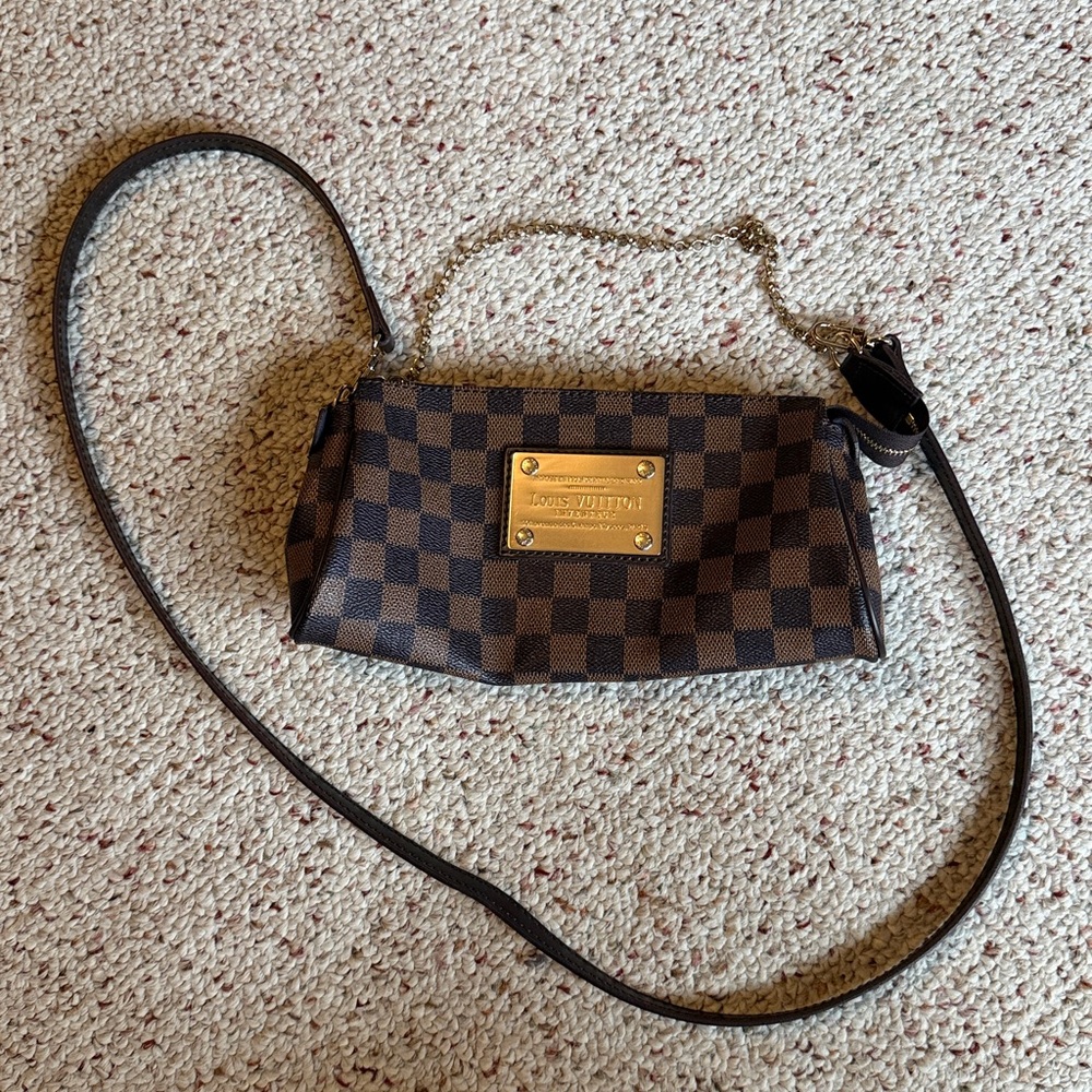Not Authentic Louis Vuitton Damier Crossbody - Picture 6 of 6